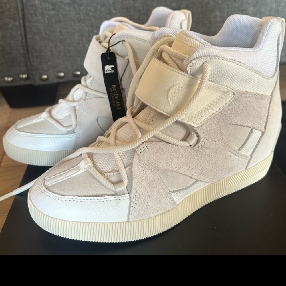 Sorel Out N About sport wedge. NWT & box. Never worn